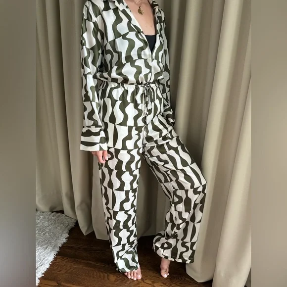 Rails- button down an draw string pants - Picture 3 of 8